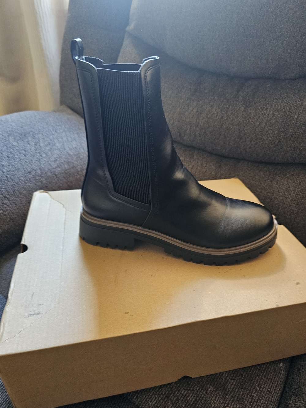Women's Black Chelsea Lug Sole Boot
